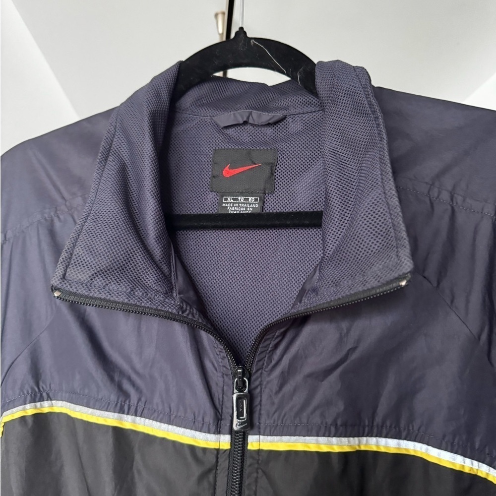 Vintage Nike windbreaker jacket dark navy/black and yellow reflective stripes - Picture 5 of 10